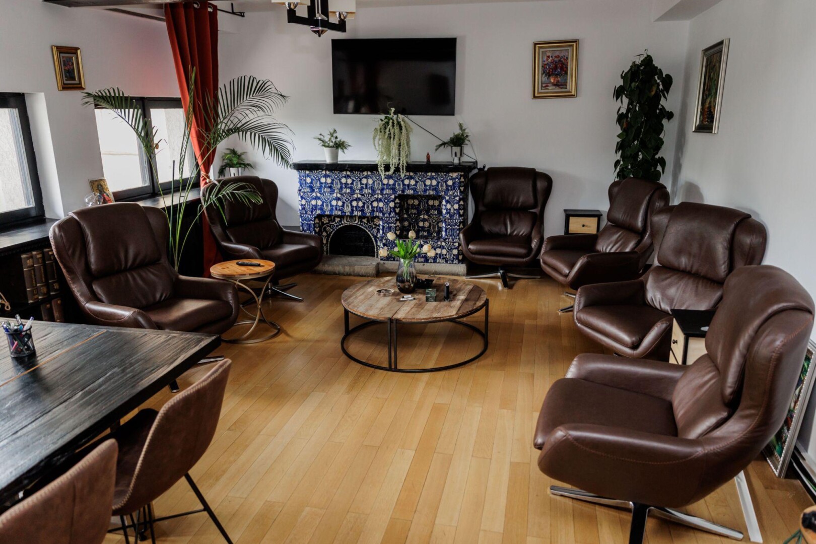 Petreceri Corporate la EkoGroup Vila: Decoruri Istorice pentru Sărbători Unice