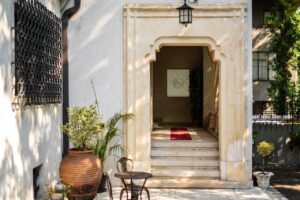 Eleganța Timpului: Cadre Fotografice în Ambianța Istorică a EkoGroup Vila